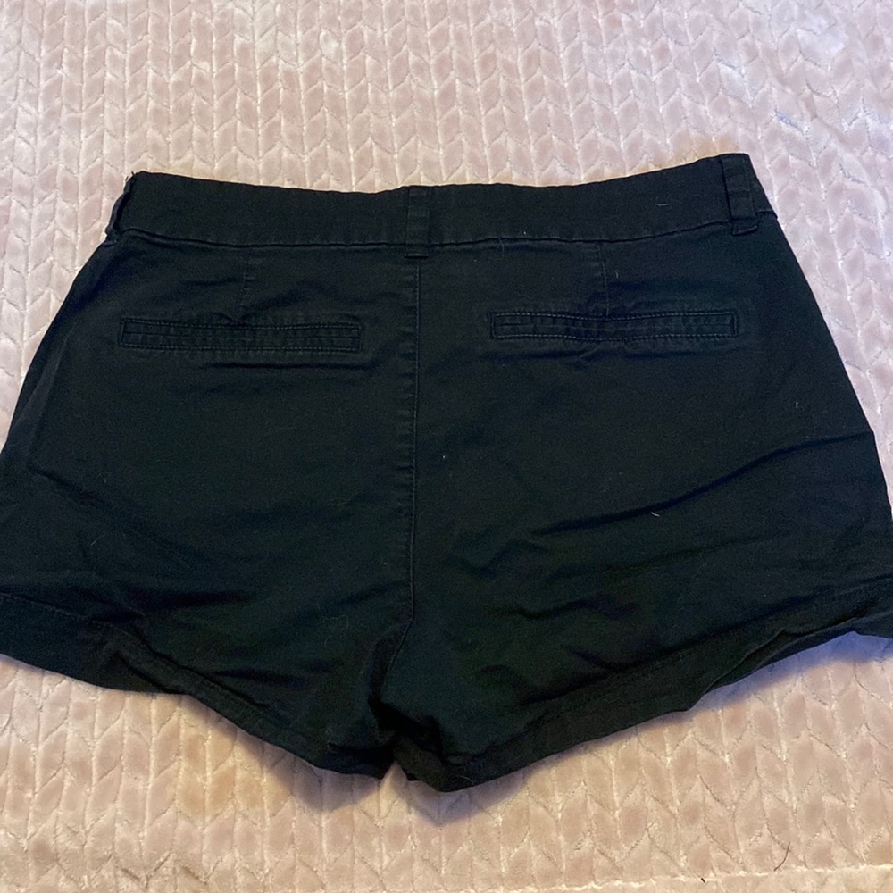 🌻Old Navy Mid-Rise Everyday Shorts🌻